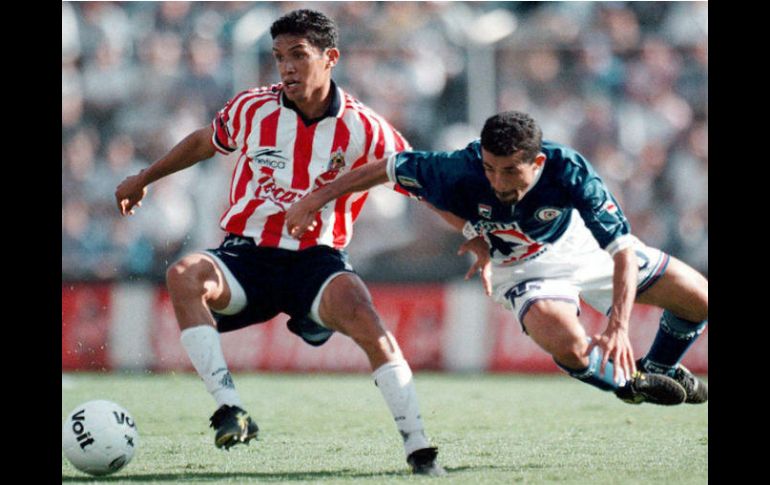 Arellano (I) jugó con Chivas los campeonatos de Verano e Invierno 1999. NTX / ARCHIVO