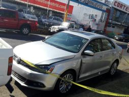 Debido a la gravedad de las lesiones, el hombre es trasladado de inmediato al Hospital Civil de Guadalajara. ESPECIAL /