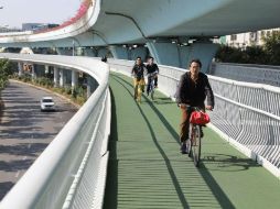 Varias ciudades chinas están probando diversas medidas para reducir el uso del automóvil. TWITTER / @XHNews