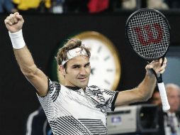 La última vez que Federer levantó la copa de campeón en Australia fue en 2010. EFE / M. Nagi