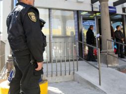 La mujer refirió que acaba de salir de una sucursal bancaria ubicada al cruce de la Calzada Independencia y Circunvalación. EL INFORMADOR / ARCHIVO