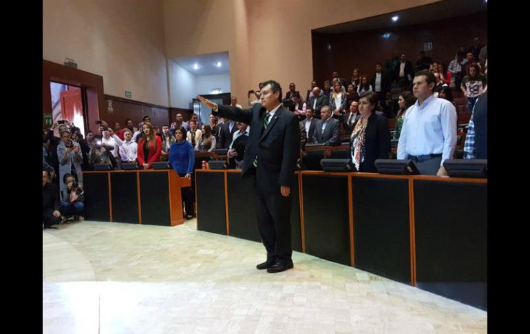 El pleno del Congreso tomó protesta al nuevo magistrado, José de Jesús Covarrubias Dueñas. TWITTER / @LegislativoJal