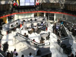 La Bolsa Mexicana de Valores cerró hoy con una baja, luego de tocar niveles máximos en el año y acumular cuatro jornadas de avances. NTX / ARCHIVO