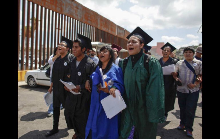 Jóvenes mexicanos deportados de EU participaron en 2013 en protestas para pedir su reingreso. AP / Archivo