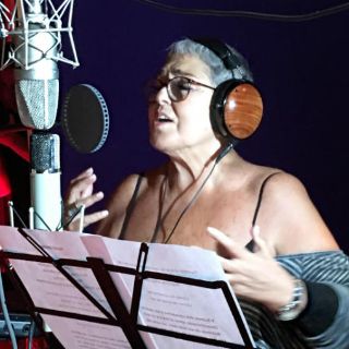 Lupita D'Alessio graba tema de telenovela