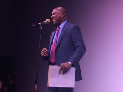 El alcalde es uno de decenas de autoridades locales que en las últimas 24 horas sean revelado a la orden de Trump. TWITTER / @SylvesterTurner