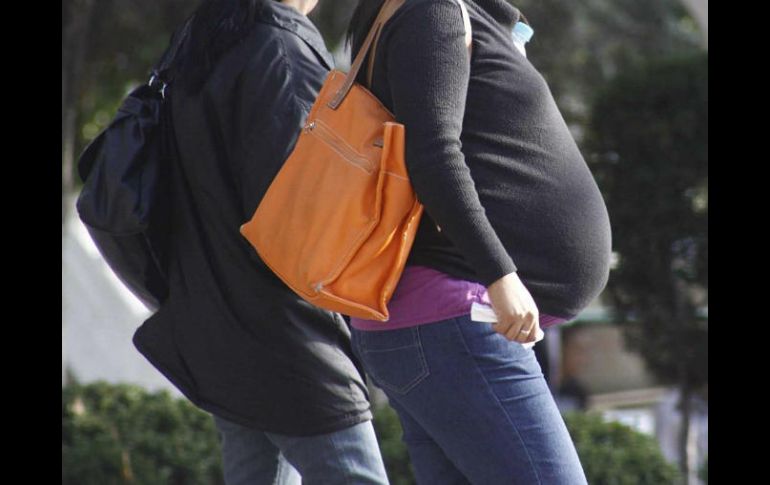 Recomiendan a toda mujer embarazada llevar un control prenatal con su médico de confianza. NTX / ARCHIVO
