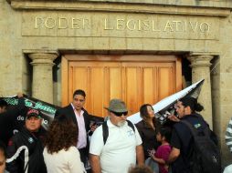 Los manifestantes llegaron al Congreso alrededor de las 5:30 de la mañana de este jueves. EL INFORMADOR / M. Vargas