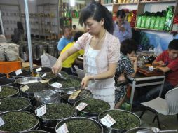 Le dan preferencia al té natural como acompañante de la comida, éste ayuda a absorber la grasa y metabolizar los azúcares. EFE / ARCHIVO