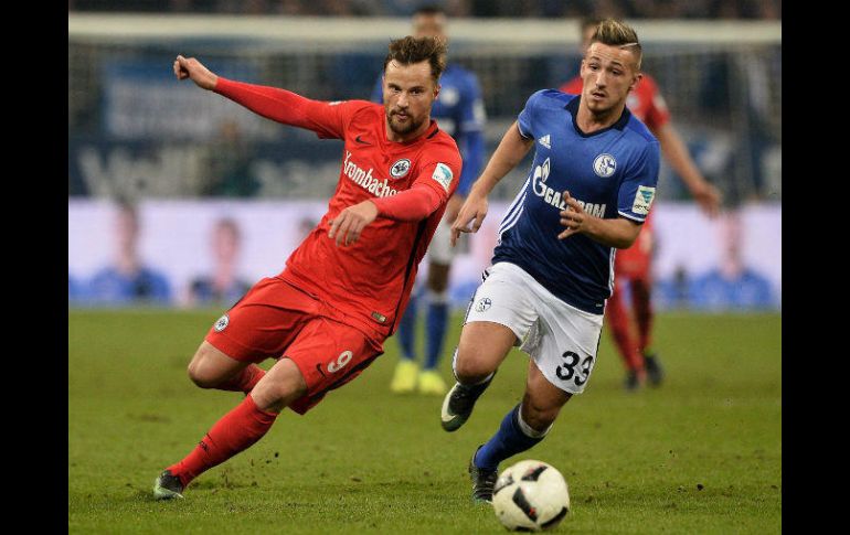 El Frankfurt contuvo el intento de reacción del Schalke. EFE / S. Steinbach
