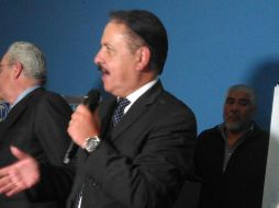 El ex alcalde naucalpense entregó la documentación exigida en la convocatoria del CEN del PAN. TWITTER / @jlduranmx