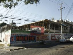 La construcción de una plaza comercial en avenida San Jorge y calle Silvia fueron suspendidos tras la queja de los vecinos de la zona. EL INFORMADOR / E. Barrera