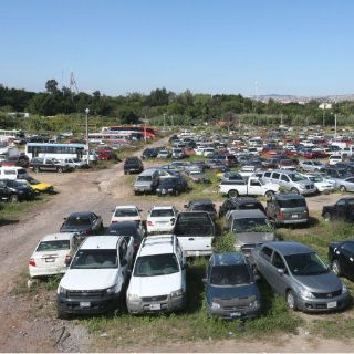 Abandonan 300 vehículos cada mes en corralones de la ciudad