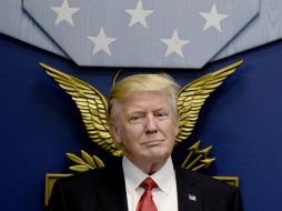 Trump anunció medidas para verificar antecedentes de refugiados que buscan asilo en EU, a fin de impedir ingreso de ''terroristas''. EFE / O. Douliery