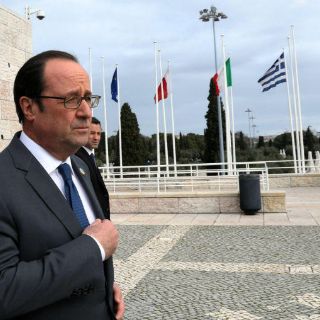 Hollande pide a Trump 'respetar' principio de 'acogida de refugiados'