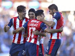 Jugadores de Chivas celebran el gol de Jesús 'Chapo' Sánchez. MEXSPORT / I. Ortiz