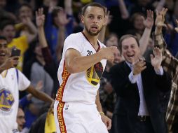 Curry anotó 25 de sus 43 puntos en el tercer cuarto. AP / B. Margot
