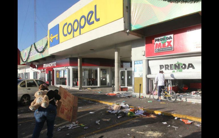 Tan sólo Coppel sufrió actos de rapiña en 69 de sus tiendas, de las cuales 22 fueron saqueadas completamente en todo el país. EFE / ARCHIVO