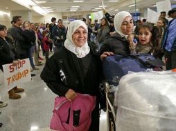 El sábado, 81 personas obtuvieron la autorización de entrar en territorio estadounidense tras ‘verificaciones extremas’. AP / J. Lee