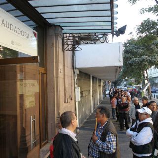 Amplían hasta abril descuento en refrendo vehicular