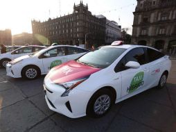 'Si un taxista gastaba un tanque a la semana, el híbrido lo estará gastando cada tres semanas', dijo Mancera. TWITTER / @ManceraMiguelMX