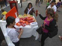 Sólo los comerciantes registrados en el SISCOVIP y al corriente del pago de sus derechos recibirán sus gafetes de identificación. EL INFORMADOR / ARCHIVO