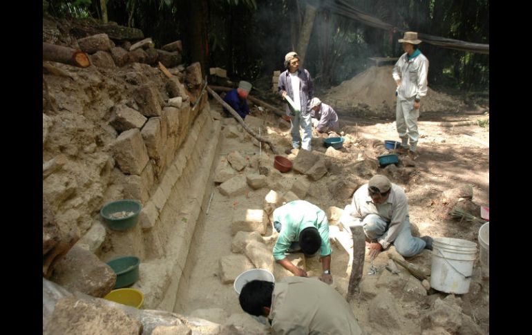 Arqueólogos han excavado a una profundidad entre 2.5 metros y más de ocho metros. EFE / T. Inomata
