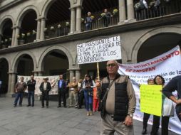 Distintos grupos se manifestaron en las instalaciones del Ayuntamiento este martes. EL INFORMADOR / F. Atilano