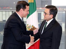 Por instrucciones del Presidente de México, el secretario de Economía, Ildefonso Guajardo da posesión a Paulo Carreño. TWITTER / @ildefonsogv