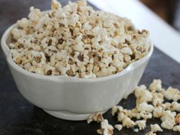 Las palomitas naturales son el complemento ideal en tu dieta ya que puedes comer hasta tres tazas sin remordimiento. AP / ARCHIVO