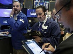 Los operadores en el parque neoyorquino se debatieron durante todo el día entre los avances y los retrocesos de la jornada. AP / ARCHIVO