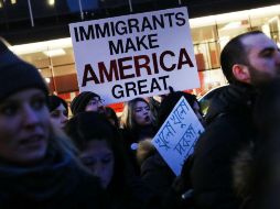 La Casa Blanca dice que la restricción migratoria tiene la intención de hacer al país más seguro. AFP / S. Platt