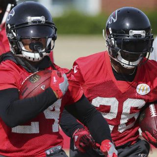 La doble amenaza por tierra de los Falcons