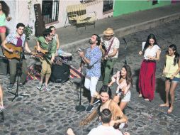 El videoclip de 'Sé que te duele' se grabó en Puerto Vallarta. ESPECIAL /