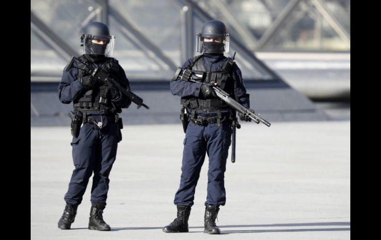 ‘‘El militar disparó al vientre del agresor, que está vivo, en estado grave, y está siendo atendido’’, informa la Prefectura. EFE / I. Langsdon