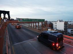 Joaquín Guzmán es escoltado hacia el tribunal en Brooklyn, para enfrentar los 17 cargos que le imputan. AP / M. Lennihan