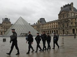 El ataque con machetes se produjo en el Carrusel del Louvre esta mañana. AP / C. Ena