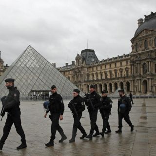 Ataque en París muestra que amenaza sigue: Hollande