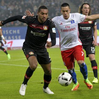 Sin 'Chicharito', Leverkusen cae ante Hamburgo