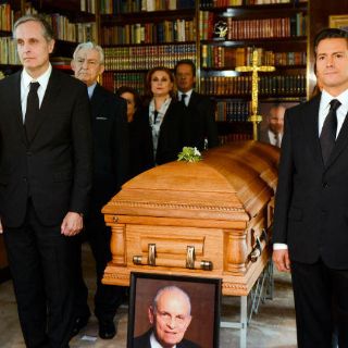 Peña Nieto asiste a funeral de Lorenzo Servitje