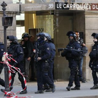 Asaltante del Louvre, sospechoso de haber tuiteado antes del ataque