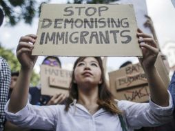 Tras las medidas proteccionistas del presidente de EU, ciudadanos se han manifestado. EFE / F. Ismail