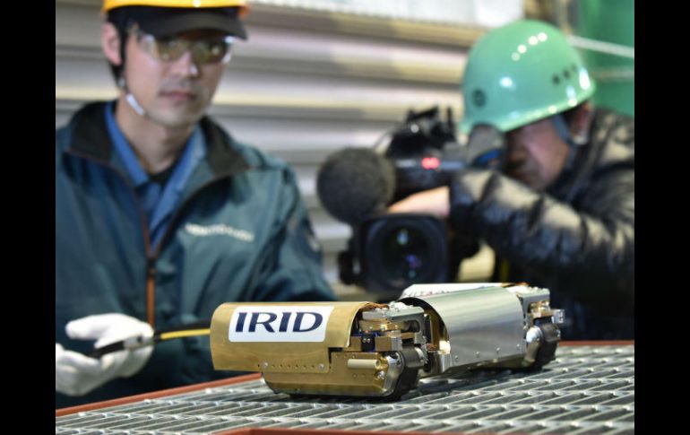 El vídeo captado por el robot mostraba una sustancia oscura debajo de una plataforma metálica. AFP / K. Nogi
