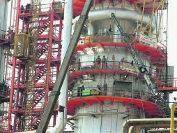 La paraestatal redujo su producción de combustibles en un 40% entre 2011 y 2016. Pasó de 674 mil barriles diarios a 408 mil. EL INFORMADOR / ARCHIVO