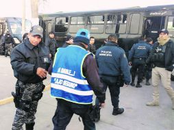 A resguardo. Los policías de Tlajomulco fueron trasladados en camiones y escoltados por personal de la Fuerza Única. ESPECIAL /