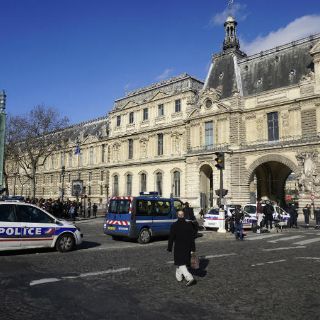 Museo del Louvre reabre luego de ataque terrorista