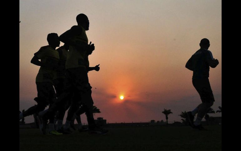 Los equipos nacionales se enfrentarán en el partido más esperado este domingo en Libreville, capital de Gabón. EFE / S. Shivambu