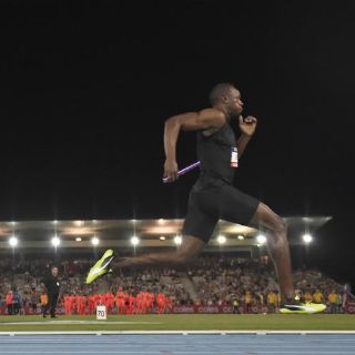Usain Bolt compite en relevos mixtos en Australia