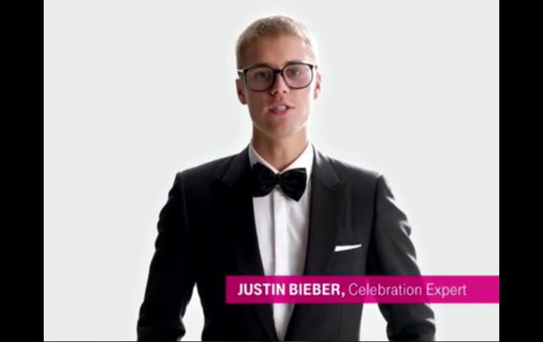 En el clip podemos ver a Bieber vestido de forma elegante, con un traje negro y lentes. INSTAGRAM / @justinbieber