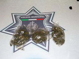 El ahora detenido tenía consigo tres envoltorios que contenían mariguana. ESPECIAL / Policía de Guadalajara